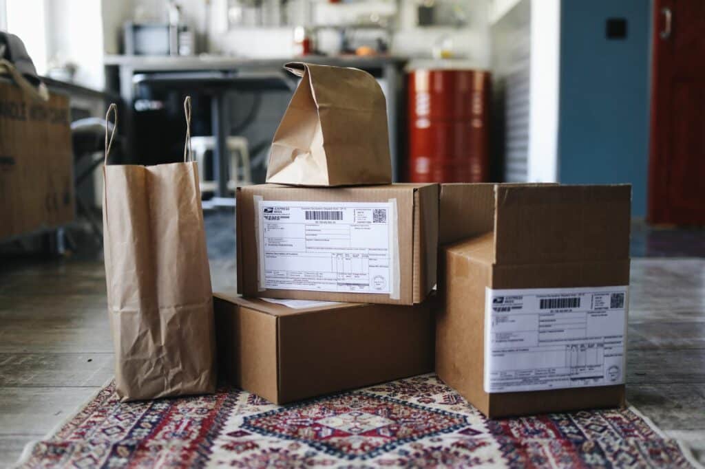 Colis de commandes e-commerce pretes a expedier sur marketplace